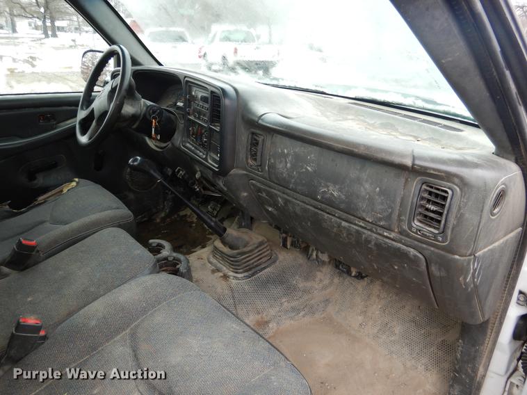 image for item DY9785 2005 Chevrolet Silverado 2500HD pickup truck