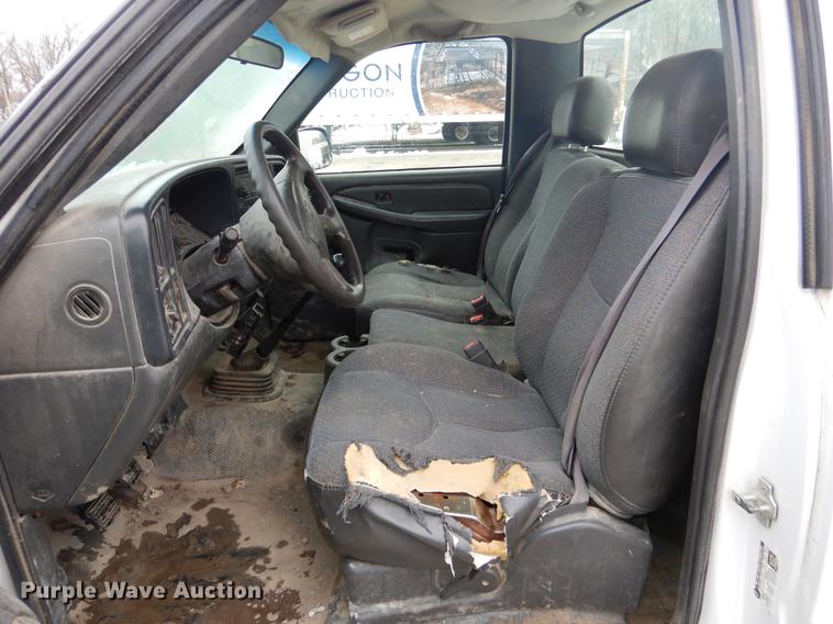 image for item DY9785 2005 Chevrolet Silverado 2500HD pickup truck