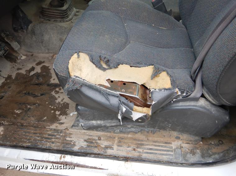 image for item DY9785 2005 Chevrolet Silverado 2500HD pickup truck