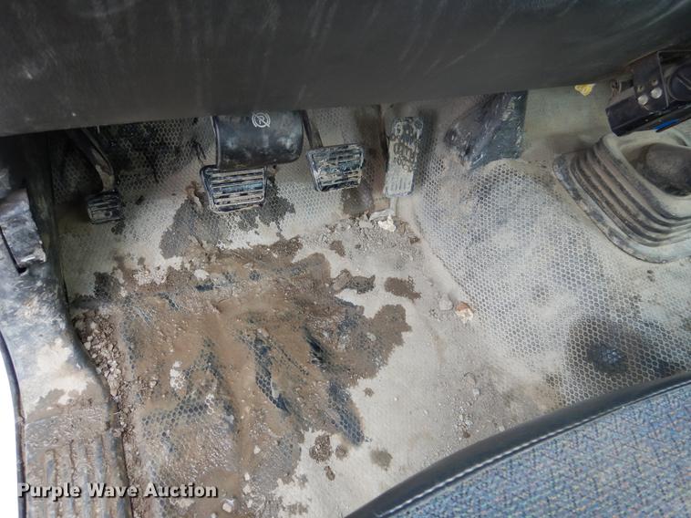 image for item DY9785 2005 Chevrolet Silverado 2500HD pickup truck