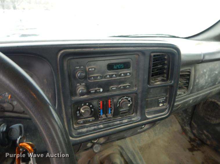 image for item DY9785 2005 Chevrolet Silverado 2500HD pickup truck