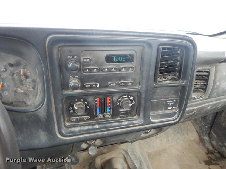 image for item DY9785 2005 Chevrolet Silverado 2500HD pickup truck