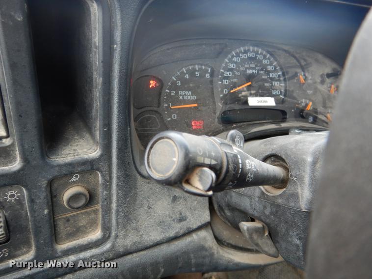 image for item DY9785 2005 Chevrolet Silverado 2500HD pickup truck