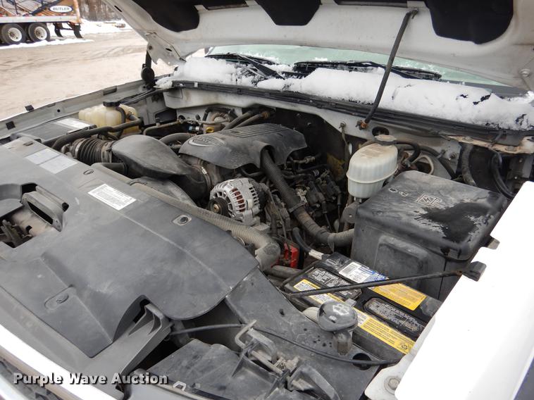 image for item DY9785 2005 Chevrolet Silverado 2500HD pickup truck