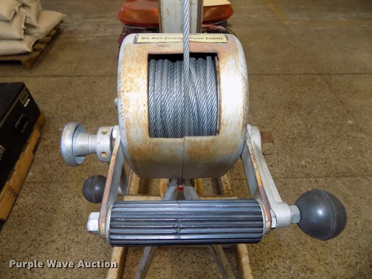 image for item DZ9625 Vermotte 520A material lift