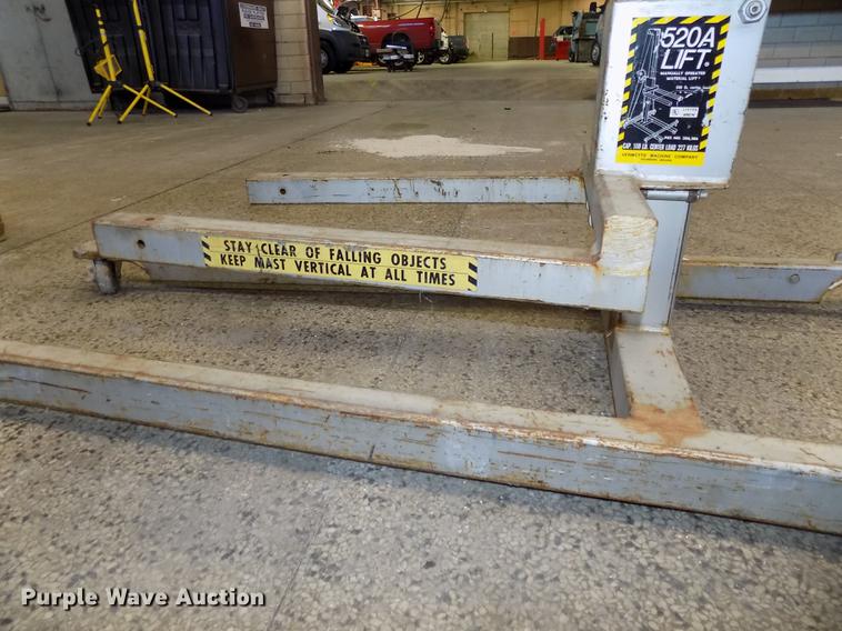 image for item DZ9625 Vermotte 520A material lift