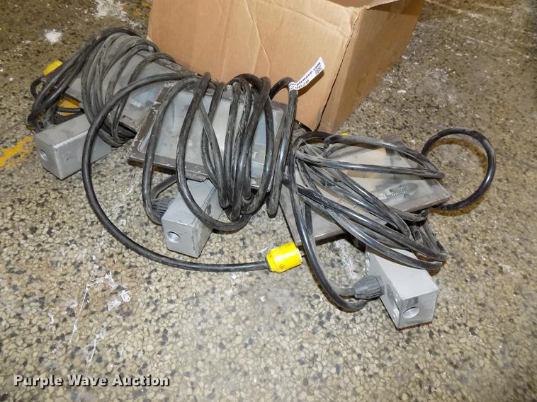 image for item DZ9629 (3) halogen work lights