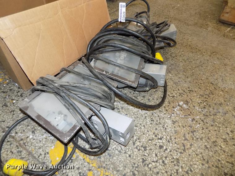 image for item DZ9629 (3) halogen work lights