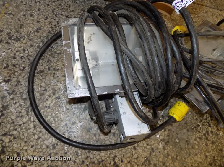 image for item DZ9629 (3) halogen work lights