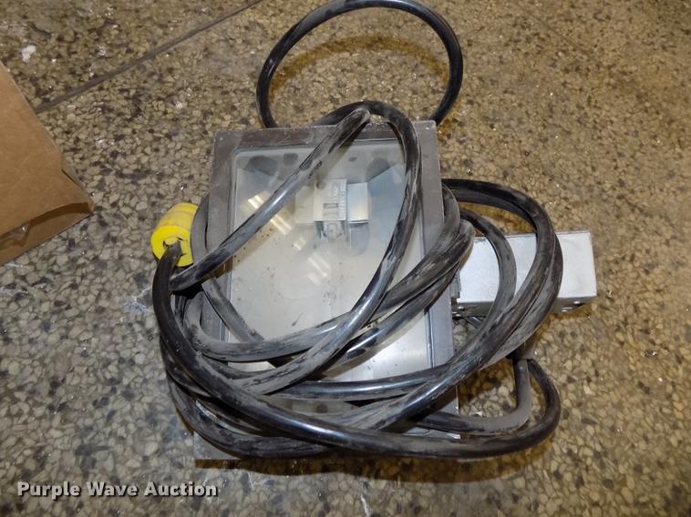 image for item DZ9629 (3) halogen work lights