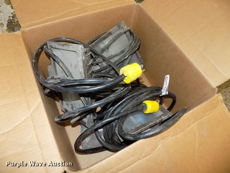 image for item DZ9629 (3) halogen work lights