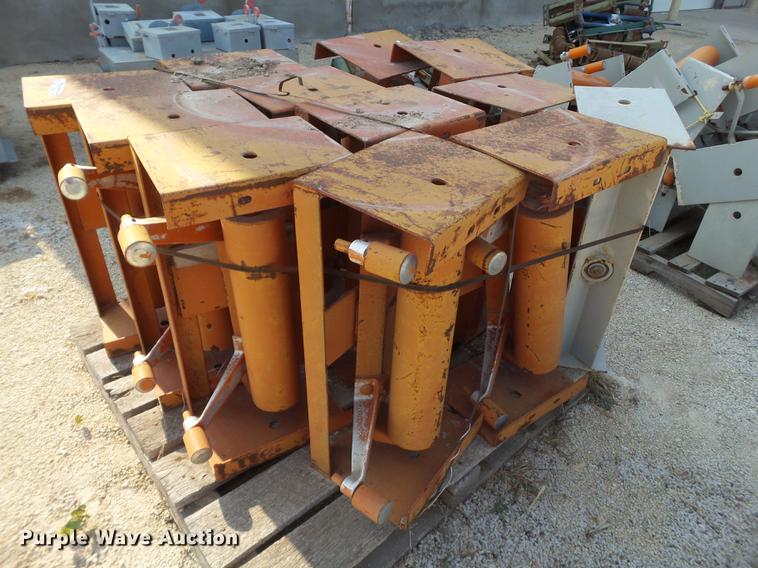 image for item EI9640 (2) pallets conveyor belt rollers