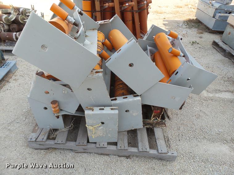 image for item EI9640 (2) pallets conveyor belt rollers