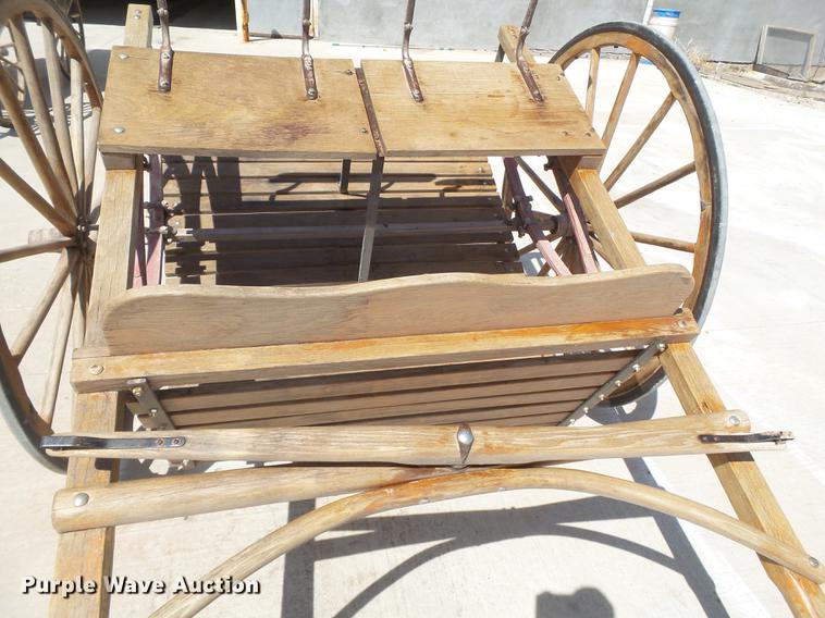 image for item EN9710 Horse buggy