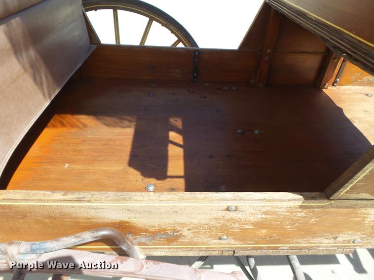 image for item EN9711 Horse carriage