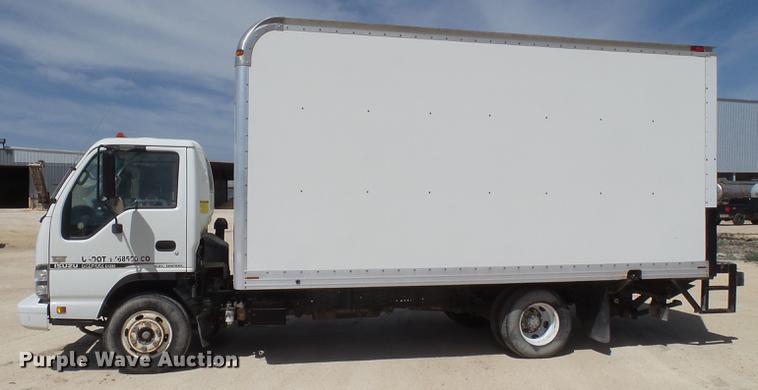 image for item EN9715 2006 Isuzu NPR box truck