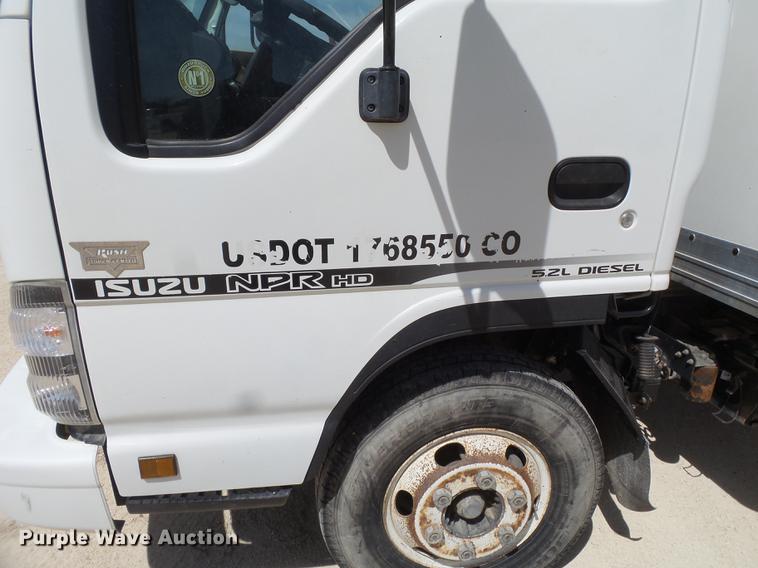image for item EN9715 2006 Isuzu NPR box truck