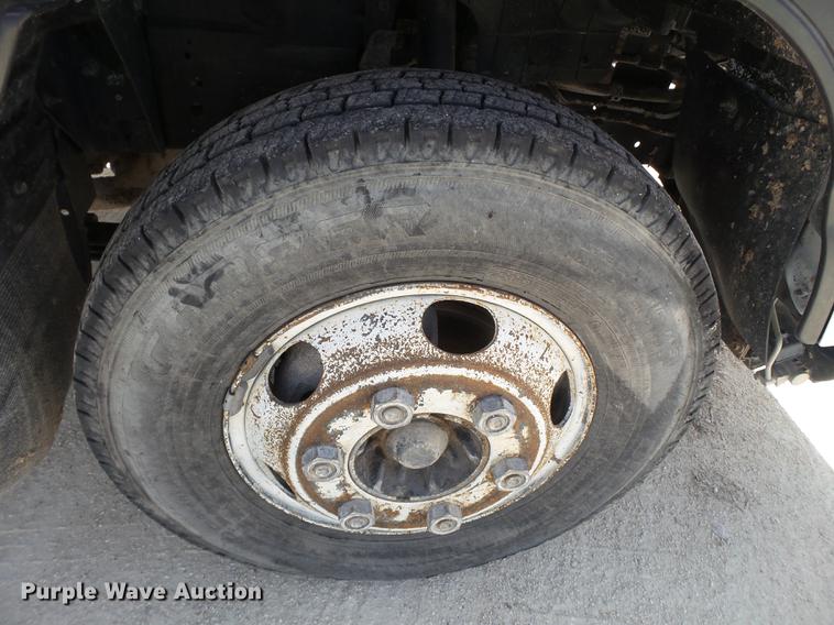 image for item EN9715 2006 Isuzu NPR box truck