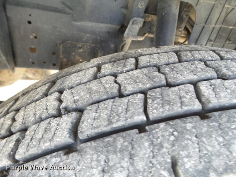 image for item EN9715 2006 Isuzu NPR box truck