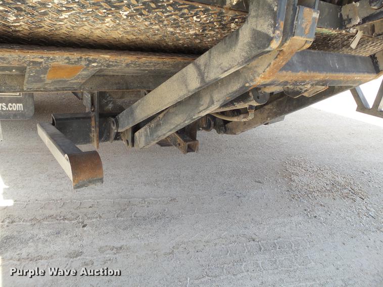 image for item EN9715 2006 Isuzu NPR box truck