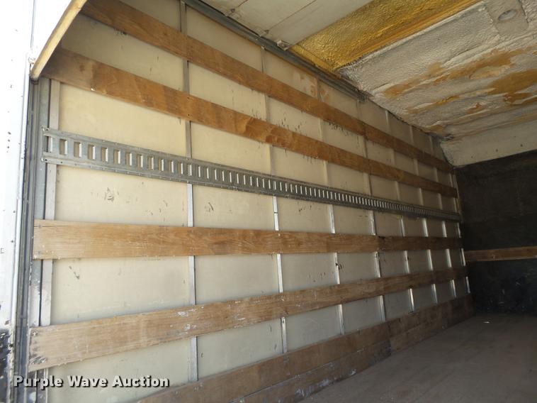 image for item EN9715 2006 Isuzu NPR box truck