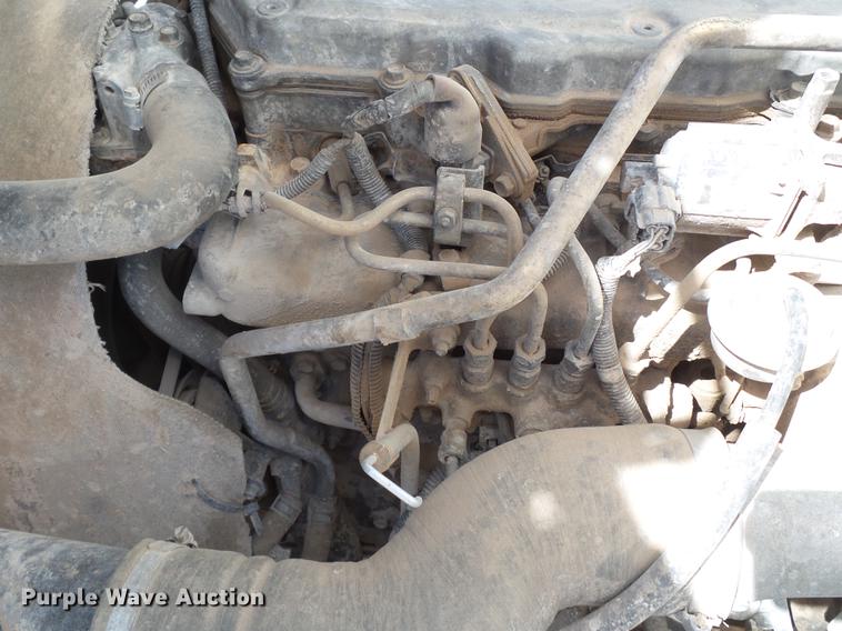 image for item EN9715 2006 Isuzu NPR box truck