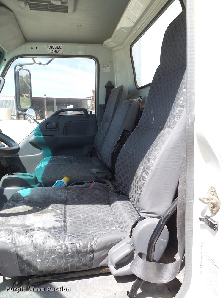 image for item EN9715 2006 Isuzu NPR box truck