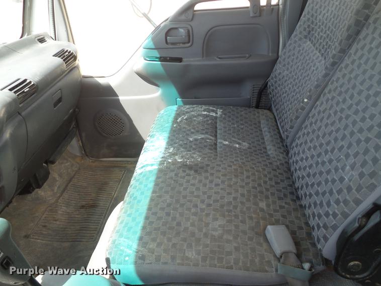 image for item EN9715 2006 Isuzu NPR box truck