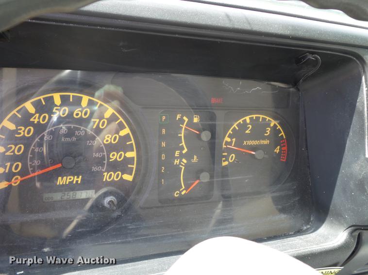 image for item EN9715 2006 Isuzu NPR box truck