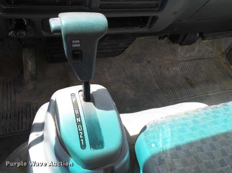 image for item EN9715 2006 Isuzu NPR box truck