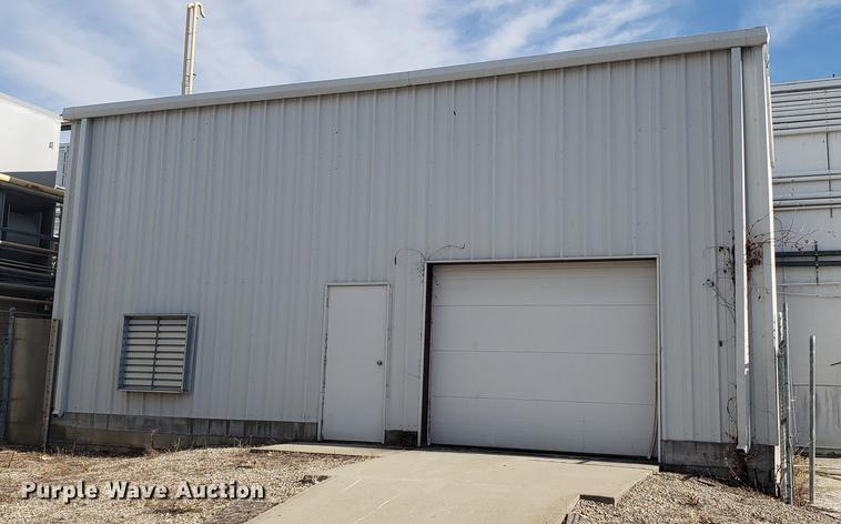 image for item EN9752 Red Iron metal building