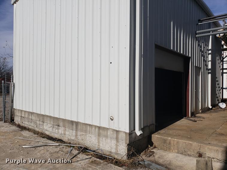 image for item EN9752 Red Iron metal building