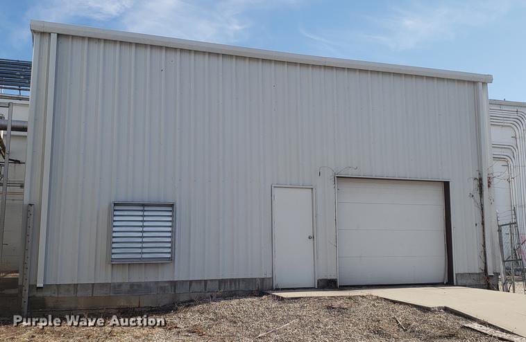 image for item EN9752 Red Iron metal building