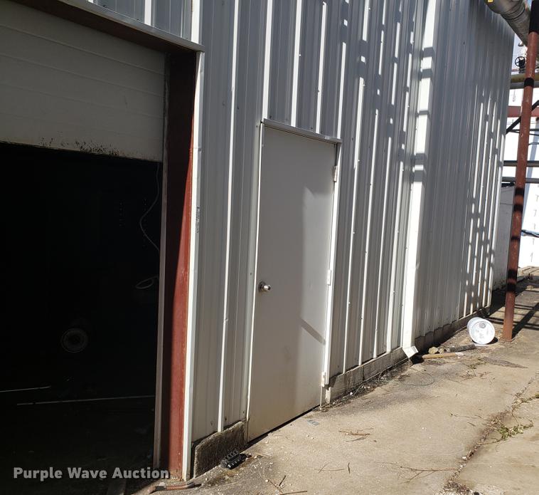 image for item EN9752 Red Iron metal building