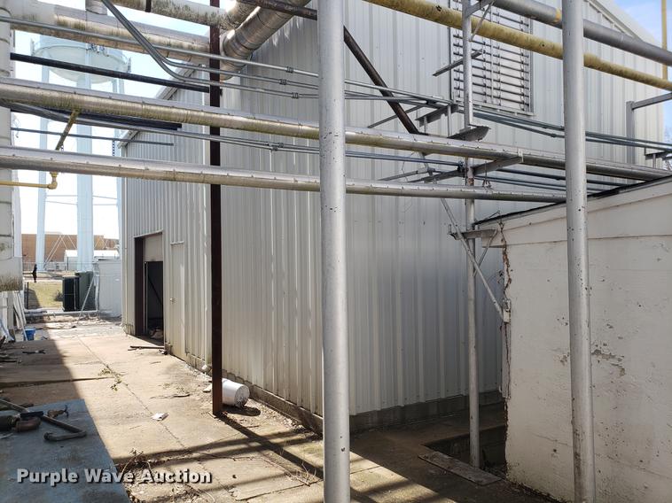 image for item EN9752 Red Iron metal building