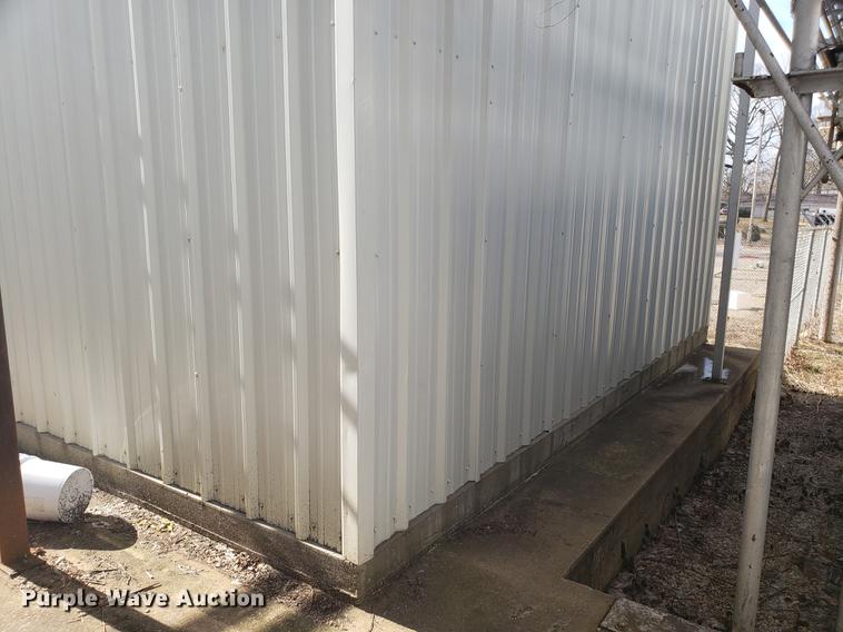 image for item EN9752 Red Iron metal building