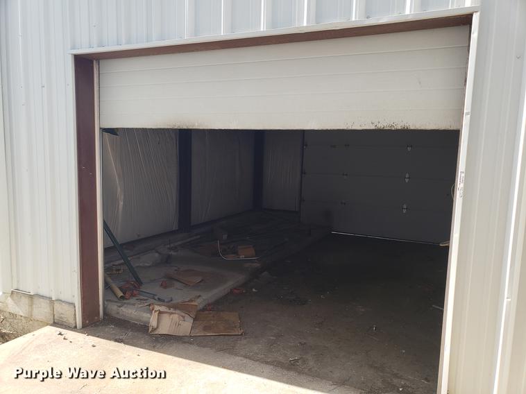 image for item EN9752 Red Iron metal building