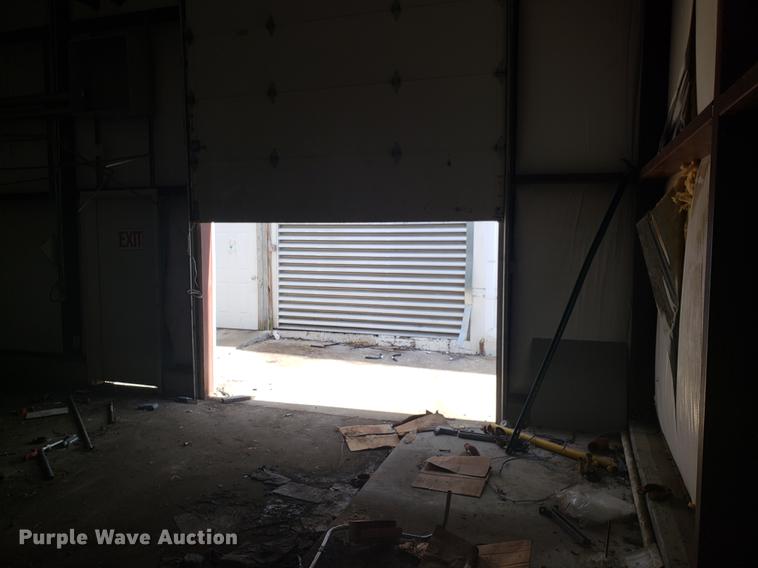 image for item EN9752 Red Iron metal building