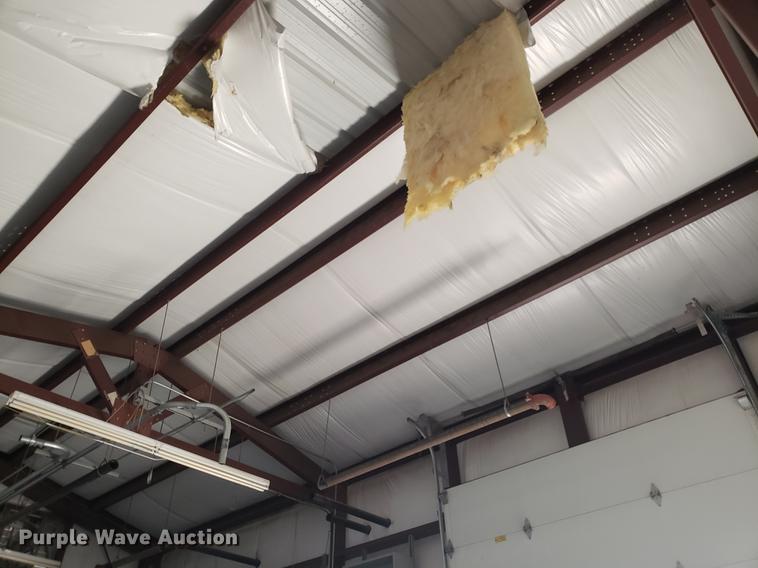 image for item EN9752 Red Iron metal building