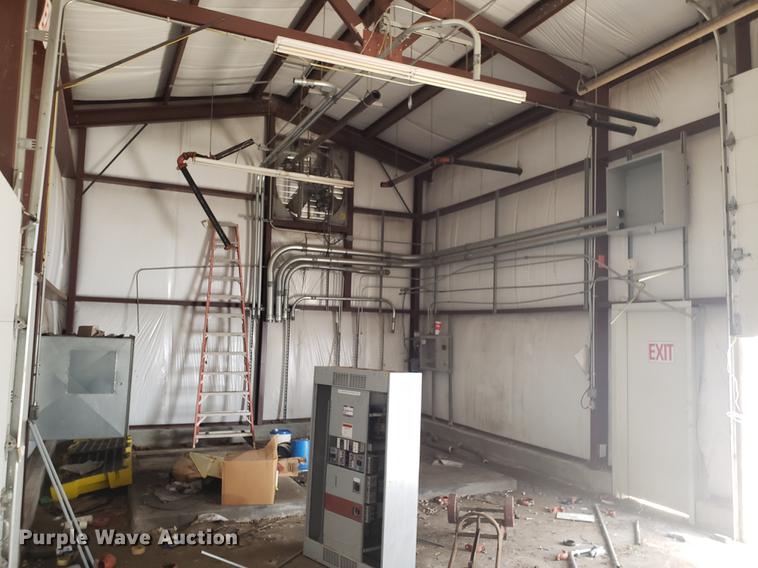 image for item EN9752 Red Iron metal building