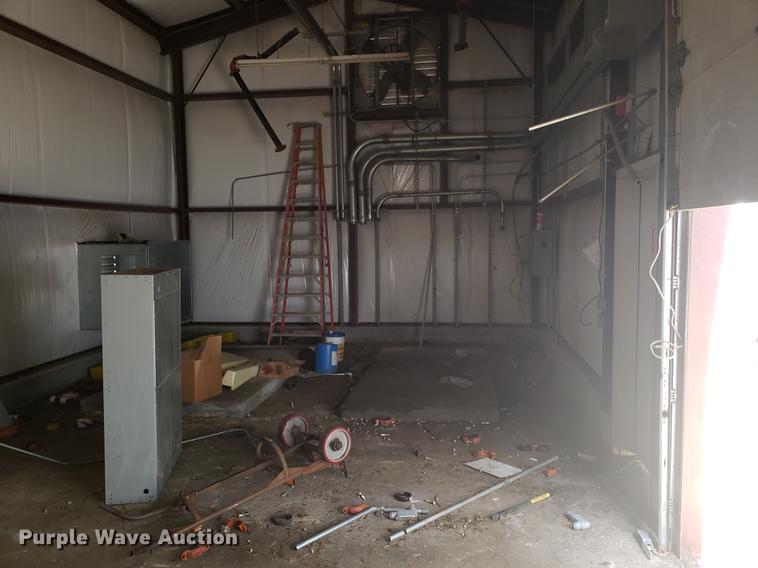 image for item EN9752 Red Iron metal building