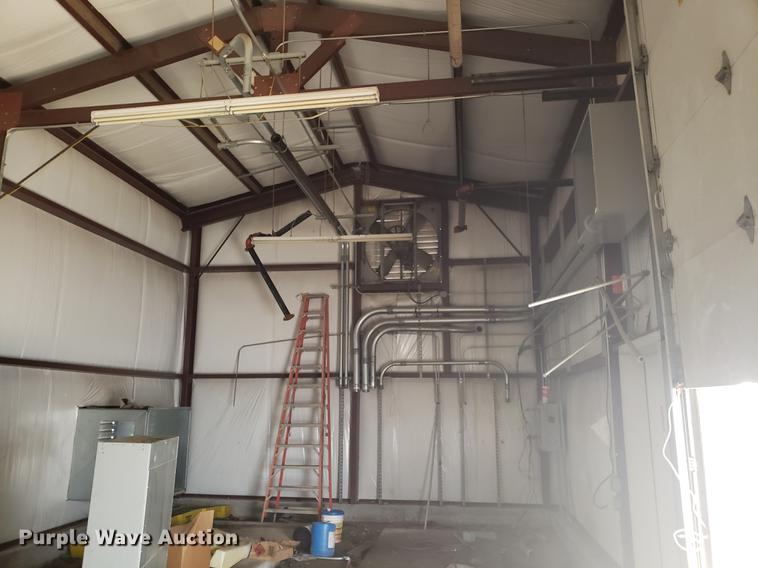 image for item EN9752 Red Iron metal building