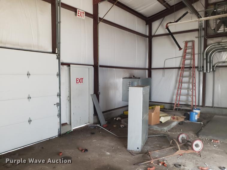 image for item EN9752 Red Iron metal building