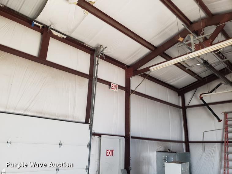 image for item EN9752 Red Iron metal building