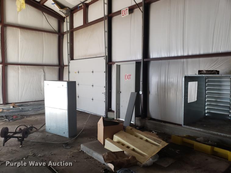 image for item EN9752 Red Iron metal building