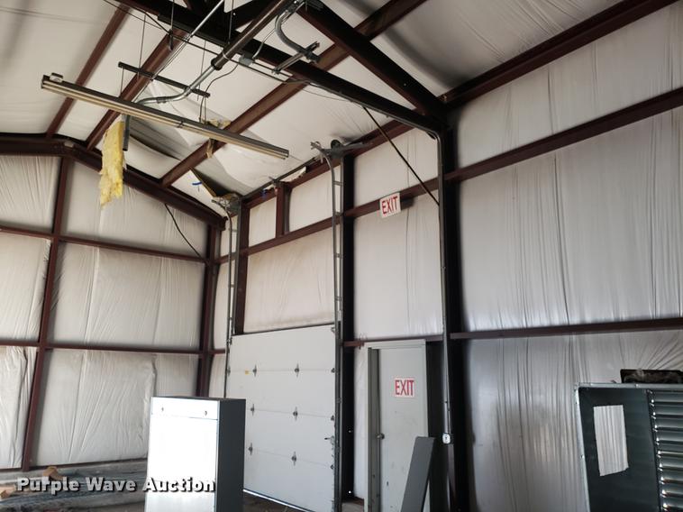 image for item EN9752 Red Iron metal building