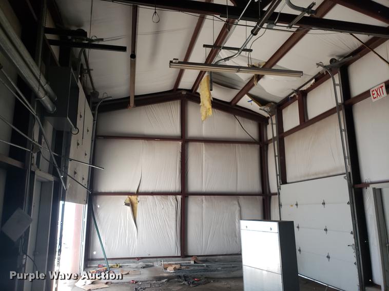 image for item EN9752 Red Iron metal building