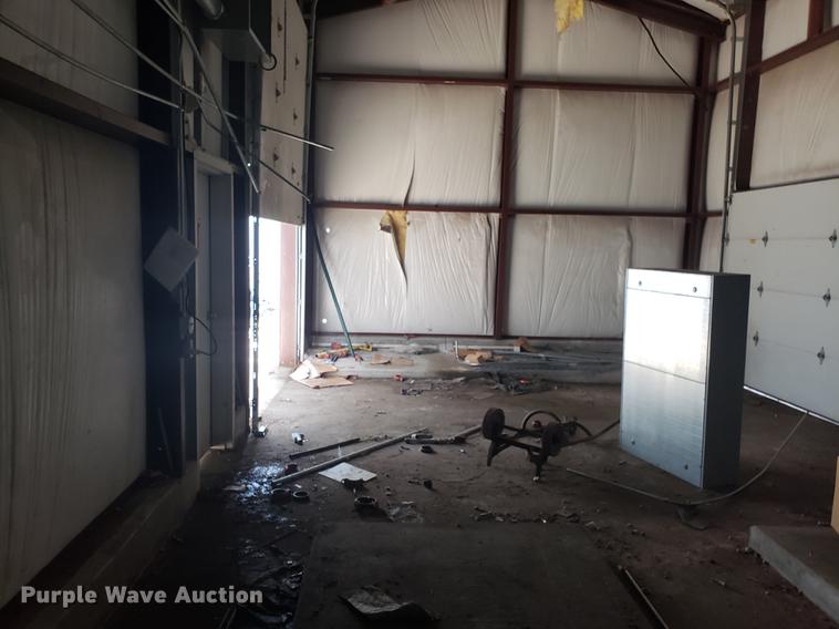 image for item EN9752 Red Iron metal building