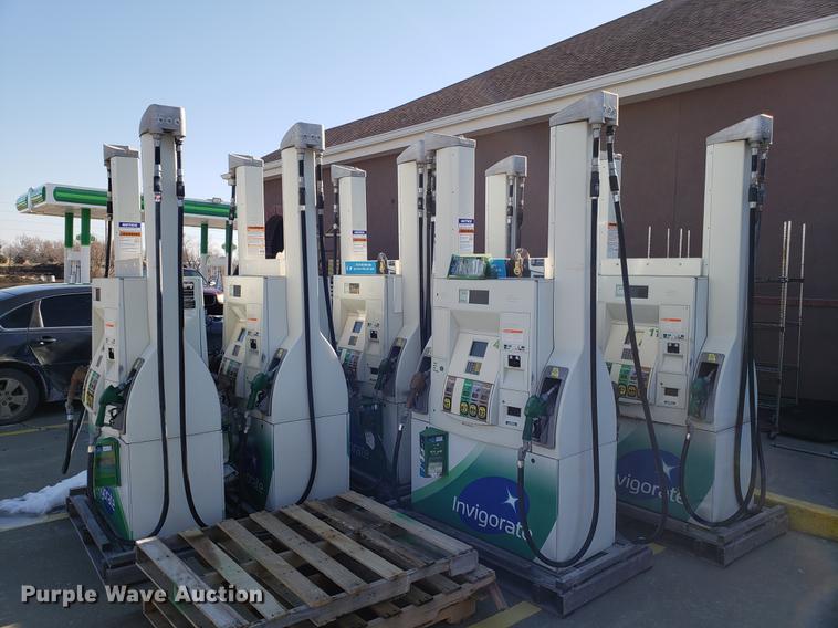 (6) Wayne fuel dispensers in Lee's Summit, MO Item EN9756 sold