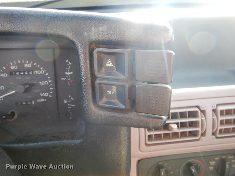 image for item ER9454 1992 Ford Mustang convertible